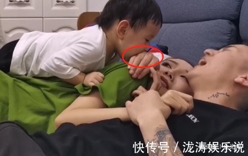 夫妇|“超腻歪夫妇”合伙套路娃火了,有纹身也没用,干不过穿尿不湿的