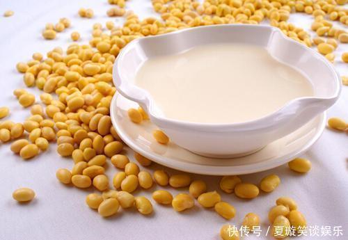 打豆浆时,黄豆只用水泡就错了,大厨教你一招,豆浆又香又好喝