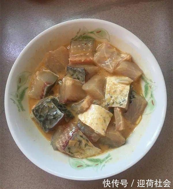 炸酥鱼别再用淀粉和面粉了,用它裹浆,酥鱼外酥里内,很好吃