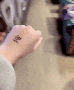 |搞笑GIF:你永远猜不到 美女的那些照片是怎么拍出来的