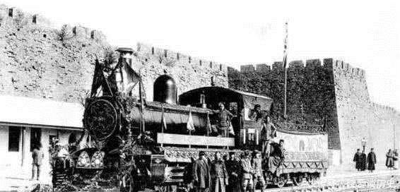搭乘|慈禧太后首次搭乘火车时,闹出了3大笑话,至今让人“啼笑皆非”!
