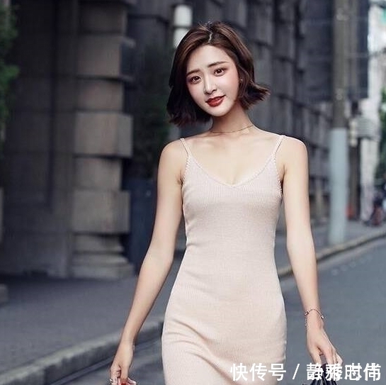 气质出众|长得漂亮,气质出众的紧身裙美女,轻松秀出完美身材!