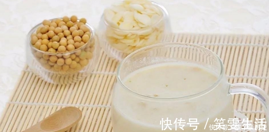 做豆浆，浸泡8小时和用水煮都不对，大厨教你一招，香浓细腻不腥