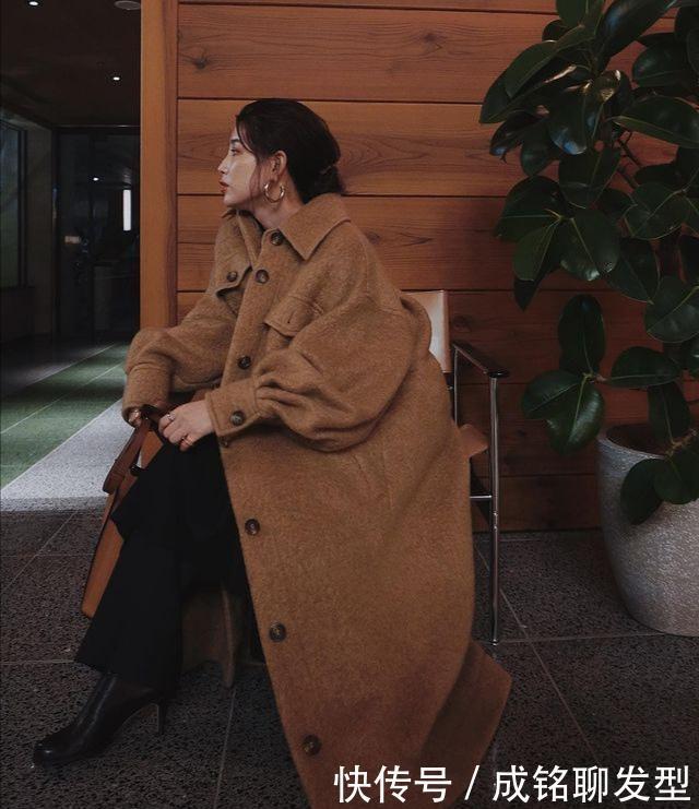 人到中年如何保持气质？这位日本模特穿搭值得借鉴，时尚又减龄