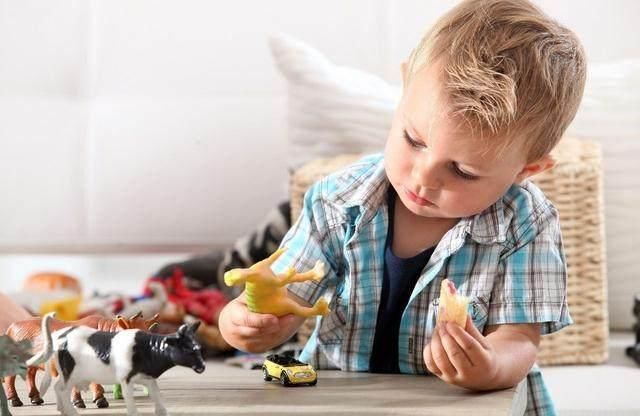 行为|孩子长大后缺乏安全感 多半因为父母的这3种行为 现在改还不晚