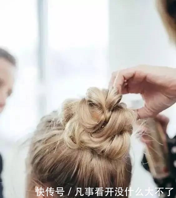 摩斯|头发又少又软?偷偷告诉你几招,一秒让头发变浓密!