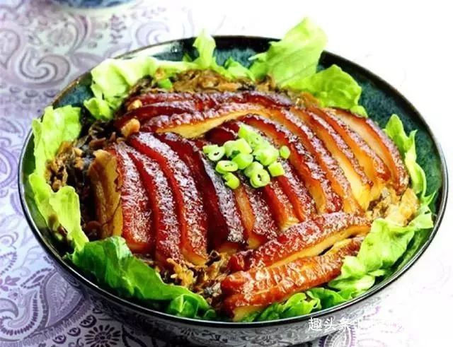 梅菜扣肉的16种做法，肉烂菜香汁亮，入口即化肥而不腻