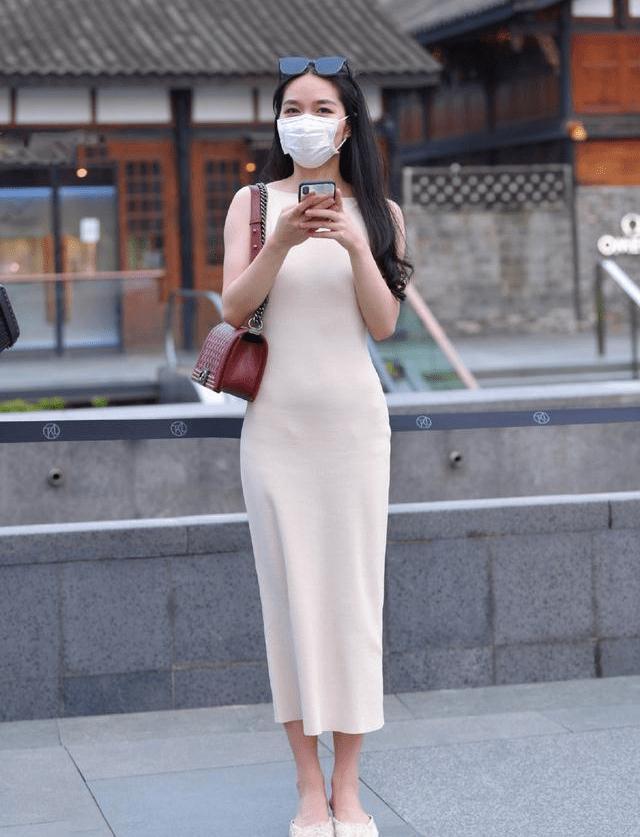 显瘦 修身显瘦的长裙,不仅时尚,还可以凸显迷人身材