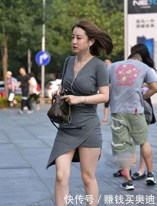 牛仔裤|连衣裙展现休闲的慵懒气息,彰显个性气质造型,又着感舒适随意