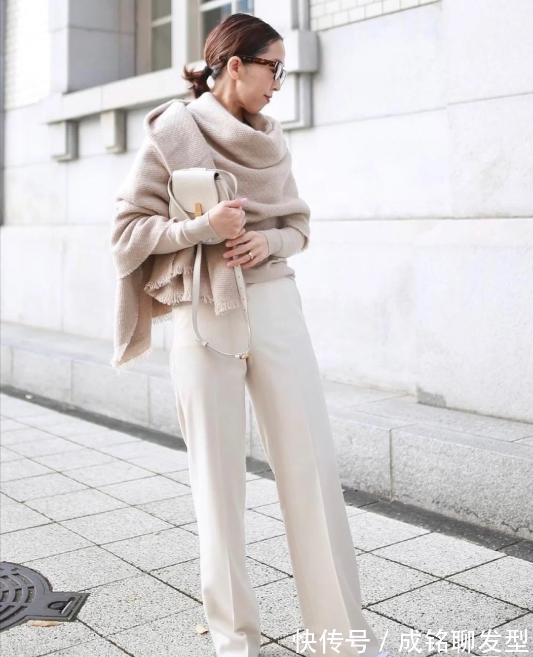 知性优雅 50岁女性怎么穿知性优雅?颜色要简、款式要精,搭配得体才更高级