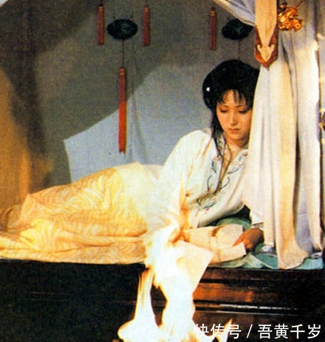 新版@没有对比就没有伤害,一个简单的睡姿,看两版《红楼梦》的差距