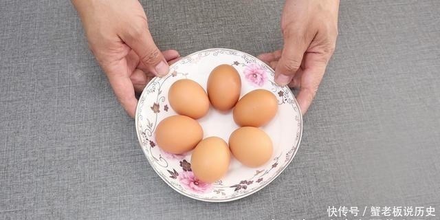 做荷包时,谨记别直接下锅,20年老保姆教我新方法,滑嫩还不坏