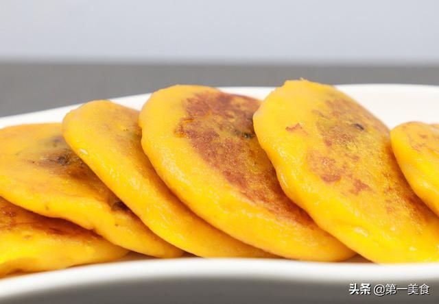 家人|南瓜和紫薯别再蒸了,学会这个南瓜紫薯饼,软糯香甜,家人都爱吃