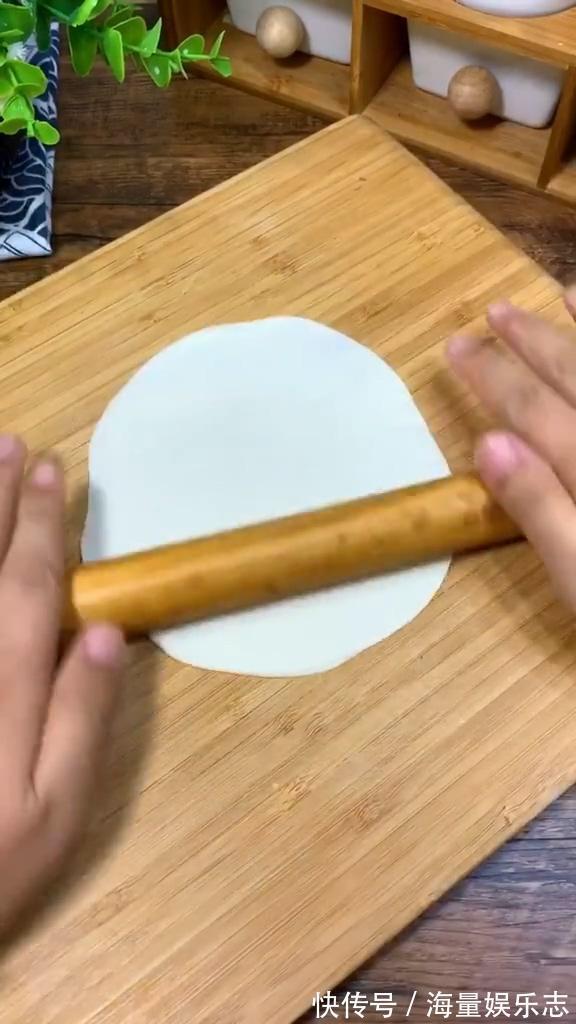 色拉油|零技巧韭菜盒子,不用和面,省时省力超简单,厨房小白一学就会