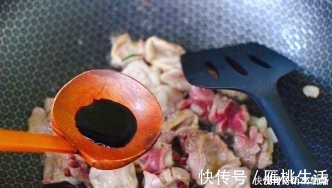 部位|鸡身上最脏的部位，里面含大量重金属，白给都不要，炒菜要扔掉
