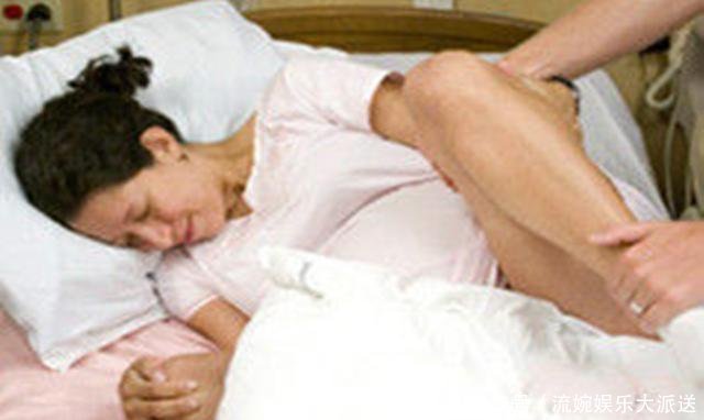 站立式|生孩子只能躺着生?这些分娩姿势让人大开眼界