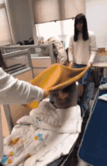 |搞笑GIF:一转身美美哒