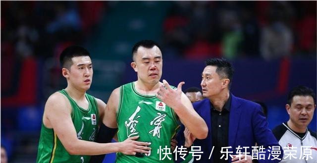 央视|央视全国直播中,韩德君威姆斯冲突被消音,易建联一举动维护两人
