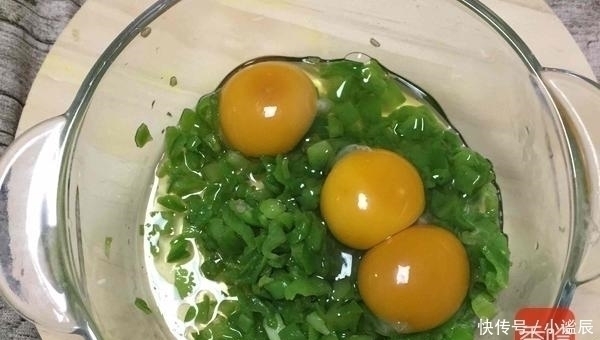 脂肪杀手|鸡蛋和它是绝配,堪比“脂肪杀手”,隔三差五吃,小肚子不见了