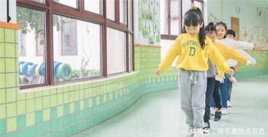 发育|双胞胎为何身高差别很大专家家长的行为直接影响孩子发育!