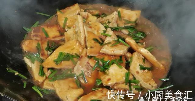 豆腐|家常菜韭菜烧豆腐，滑嫩鲜香又下饭，营养美味做法简单，老少皆宜