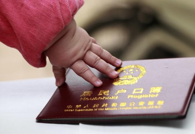 孩子|爸爸姓“左”,妈妈姓“右”,女儿的名字,让全班同学鼓掌