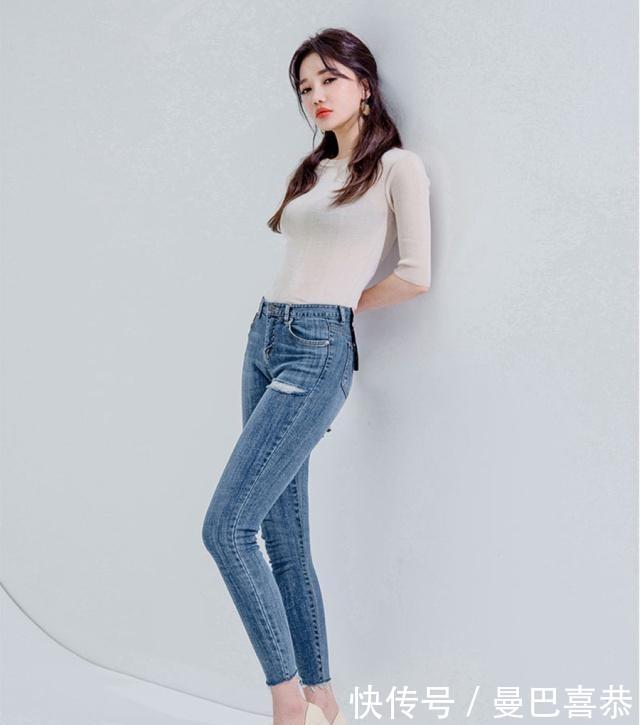 牛仔裤穿出清爽感觉,自然随意穿着舒适,长腿清新自然迷人