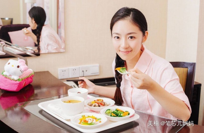 分娩|孕妈深夜生二胎，产房外女儿独自一人等待，孩子的话让护士哽咽