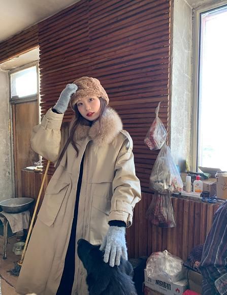  视觉感|小个子女人，买羽绒服要谨记“4不要”，显得俗气廉价，谁穿谁丑