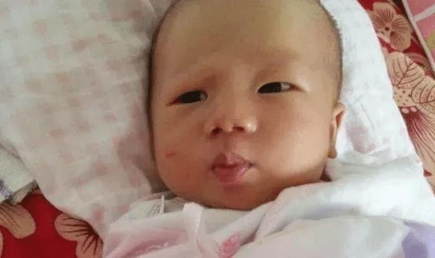 准妈妈|新生儿第一个月不哭不闹,除了爱睡,还有你不知道的“小秘密”