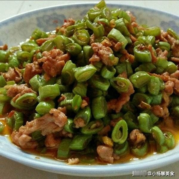 豆角此做法，我家两三天准做一次，端上桌全家抢着吃，太好吃了