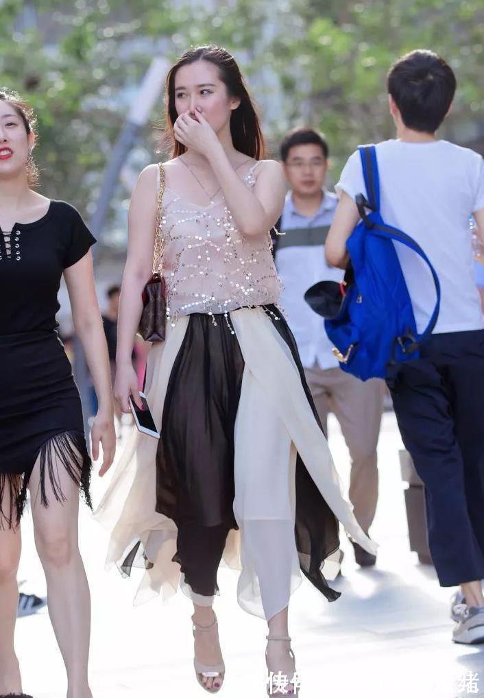 清纯 从来没见过如此清纯的美女,爸爸喜欢的类型,要是我女朋友就好了