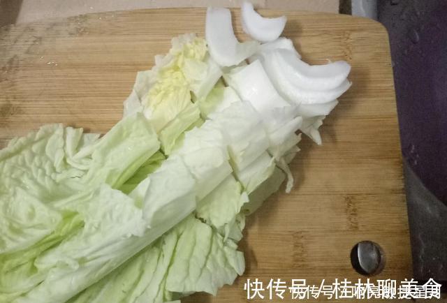 炒白菜，千万不要直接下锅炒，多加2步，白菜脆嫩入味不出水