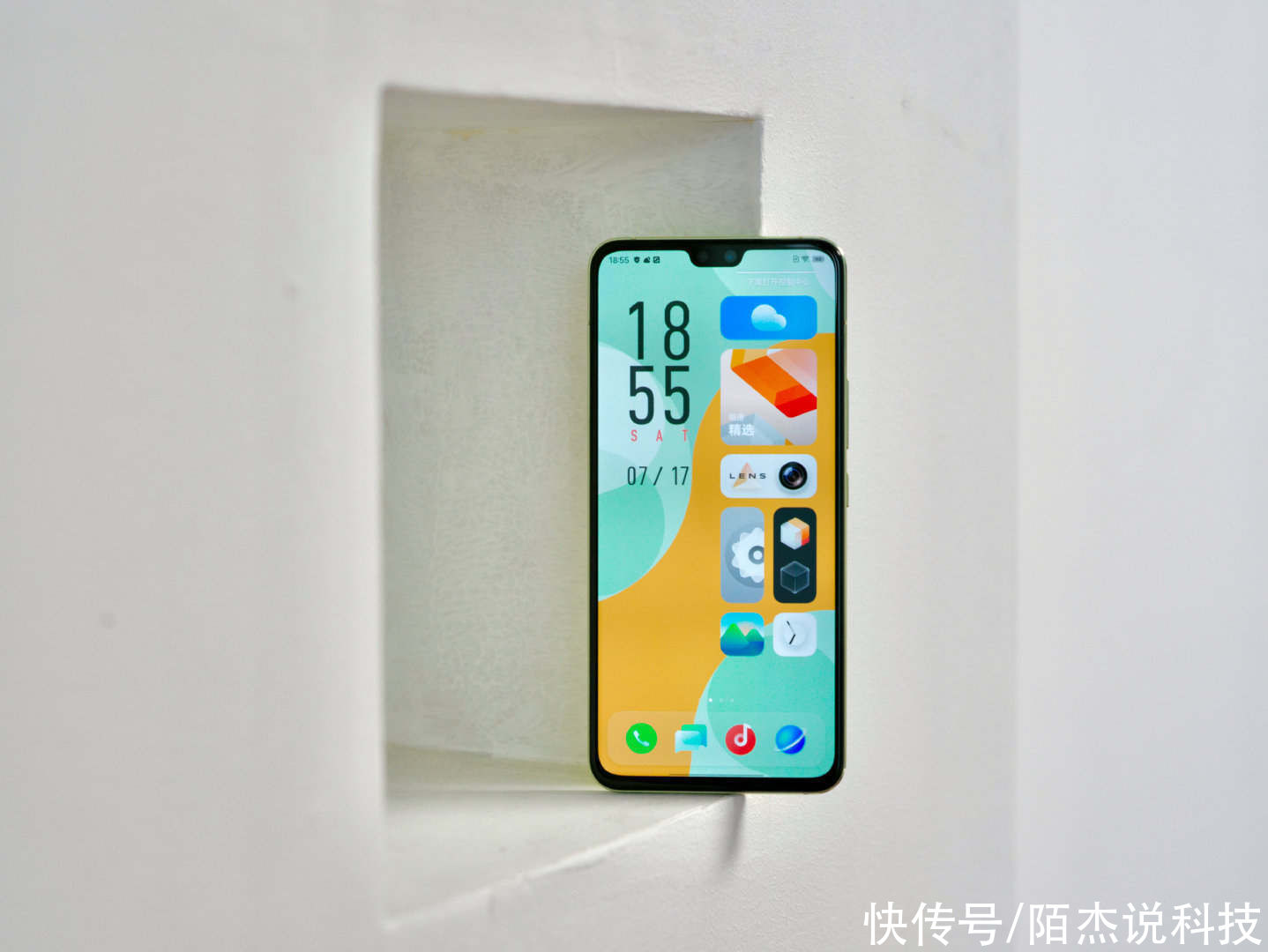 外观|手机外观的创新进入瓶颈期了？vivo S10 Pro带来新的思路