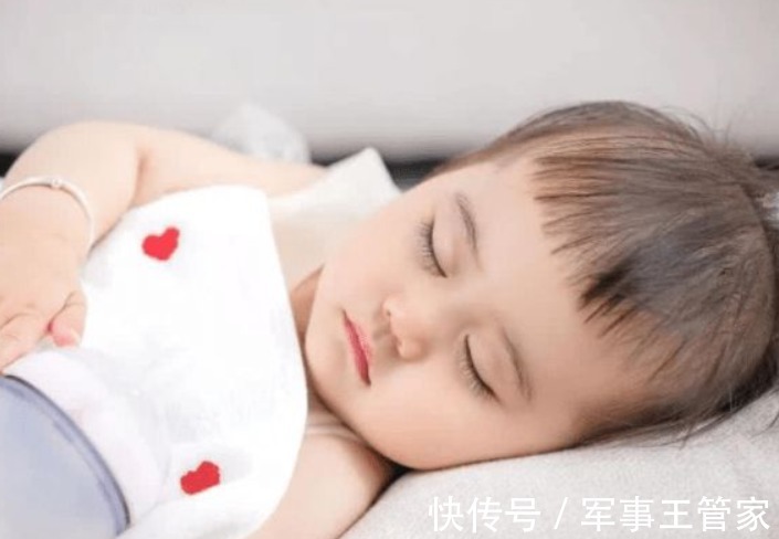 兴奋|宝宝睡觉时头上有“汗珠”，只是因为“缺钙”吗？家长需了解真相