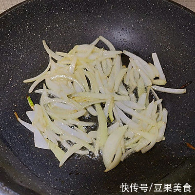 胡萝卜|网红一人食?电饭锅鸡肉抓饭，简单快手超美味