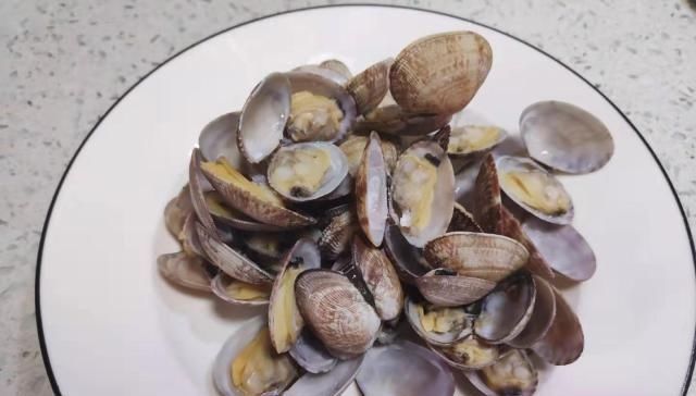 这一定是花甲最简单的做法，没有之一肉嫩汤鲜，咋吃都不够