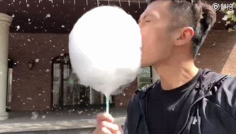 謝霆鋒用熨斗燙頭，手勢(shì)熟練不怕失誤，身高猛增效果驚人過(guò)于硬核