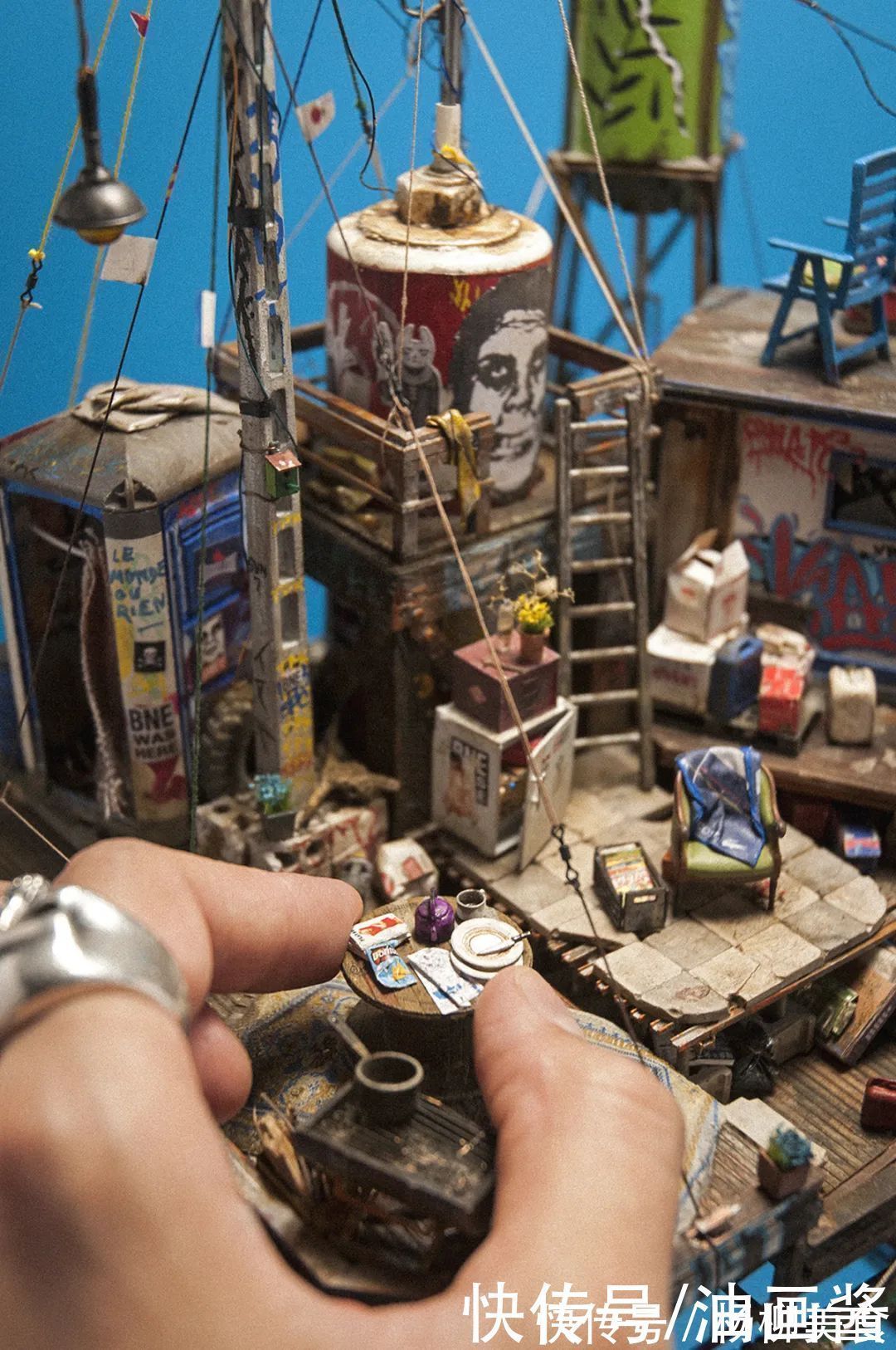 雕塑$微型艺术家历时4年,打造了一个破败的世界,精致程度让人叹服