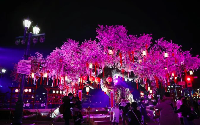 看舞狮、品美食，在北京环球度假区过春节热闹多