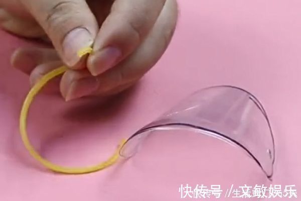 塑料瓶|塑料瓶上绑一根橡皮筋,放在厨房太强大了,轻松省下上百元!