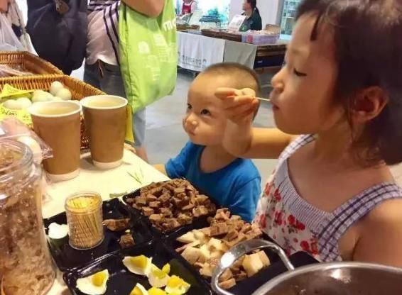 催熟|孩子在被“催熟”零食影响,这些零食上了“黑名单”,家长要注意