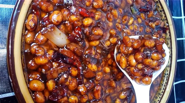 想吃香菇酱不用出去买，在家就能做，鲜香下饭，拌面夹馒头都好吃！