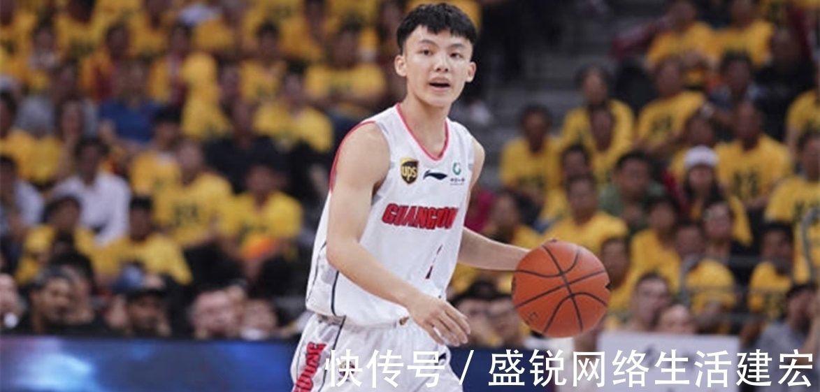 后衛(wèi)|男籃徐杰收獲愛情，女朋友比自己還高，會(huì)像劉曉宇重蹈覆轍嗎？