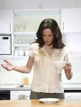 洗衣服不小心把卫生纸混一起洗了简单一招,轻松去除碎纸屑!