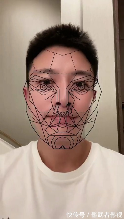 |和李小璐隔空秀恩爱后,贾乃亮分享幽默视频,与网友互动心情佳