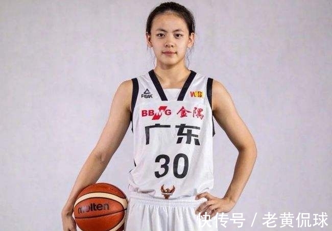 张瑜|又见“姐妹花”!中国女篮20岁小将儿时的目标:和姐姐并肩作战