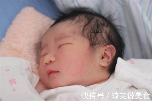 婆婆|孕妇顺产5个月后又怀上了,婆婆跪地求生下来,孩子出生妈没了