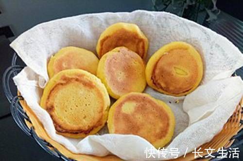 玉米面最好吃的做法,开水一烫,筷子两搅,老公一口气吃3个