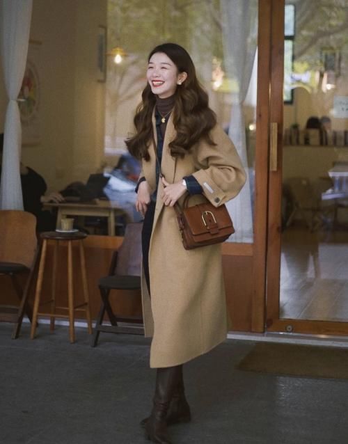 女人不管30还是40，少穿“花”衣服，多穿这4个高级色，洋气显白